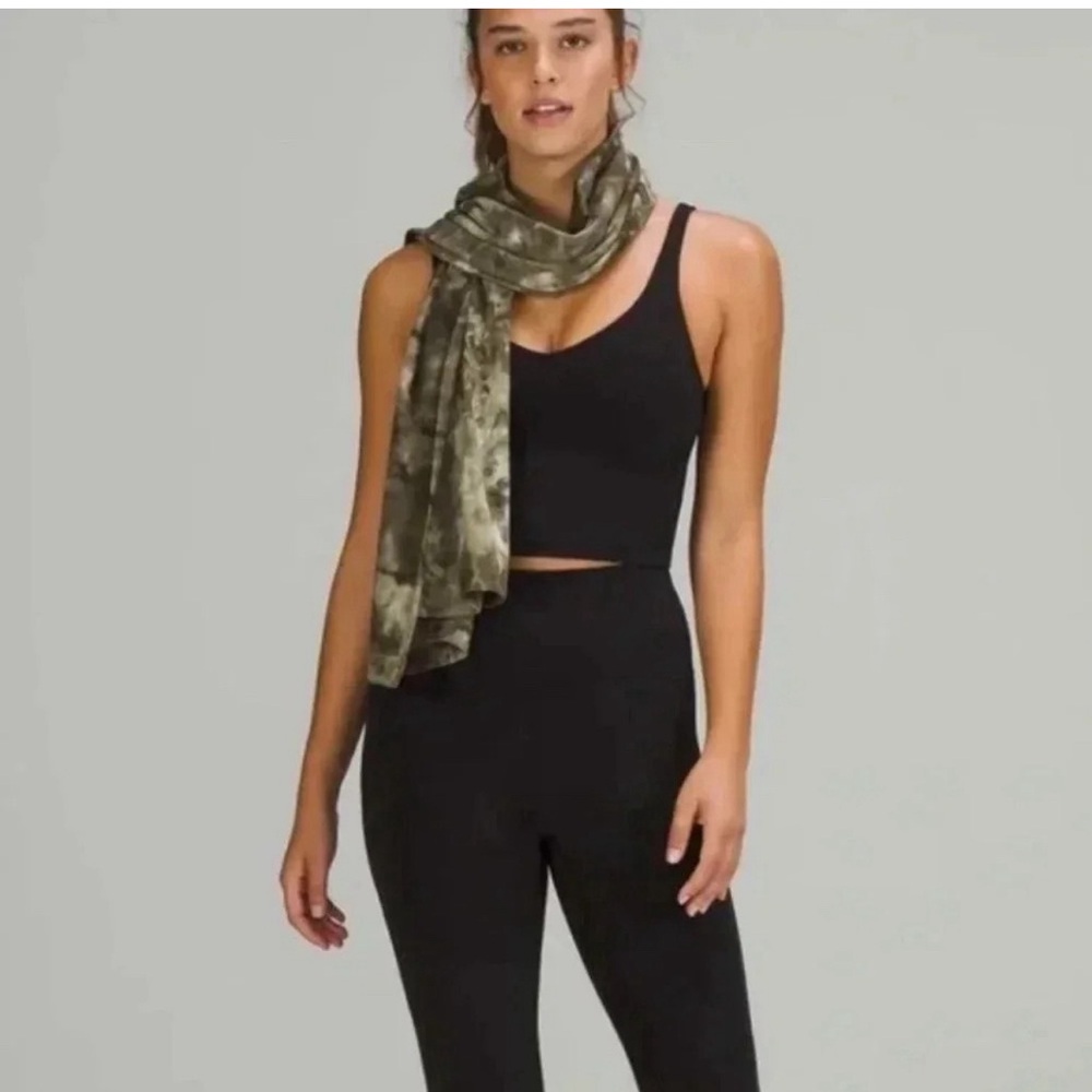lululemon athletica Vinyasa Scarf Bronze Green Diamond Dye tie dye like new